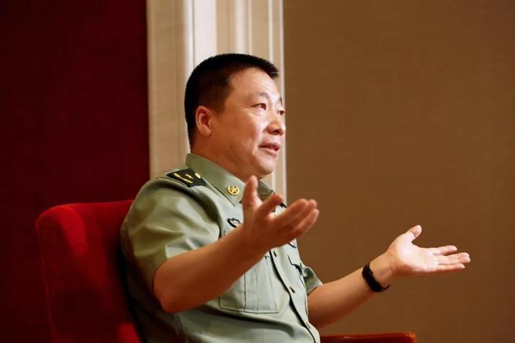 中国第一位飞天航天员——杨利伟，成功的背后，是妻子默默的陪伴-中国航天第一人杨利伟简介