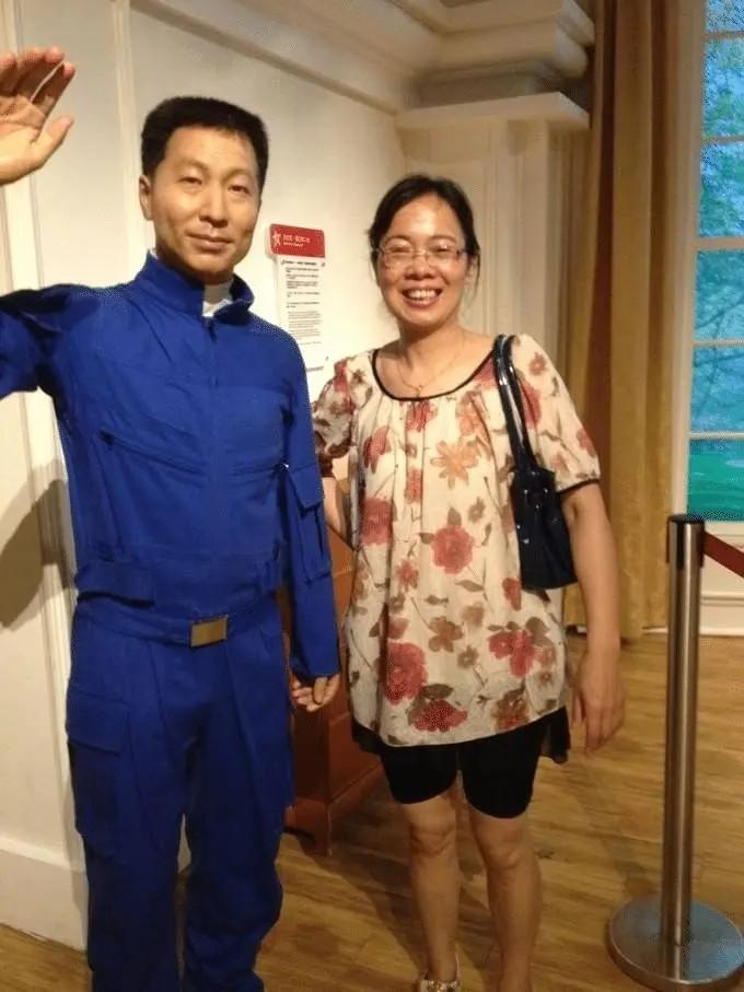 中国第一位飞天航天员——杨利伟，成功的背后，是妻子默默的陪伴-中国航天第一人杨利伟简介