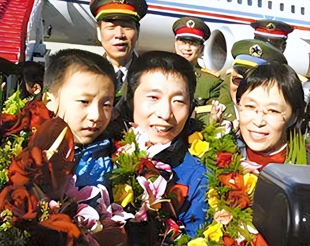 航天英雄杨利伟，刻苦训练十余载，有着哪些不为人知的辛酸往事？-航天员杨利伟多少岁了