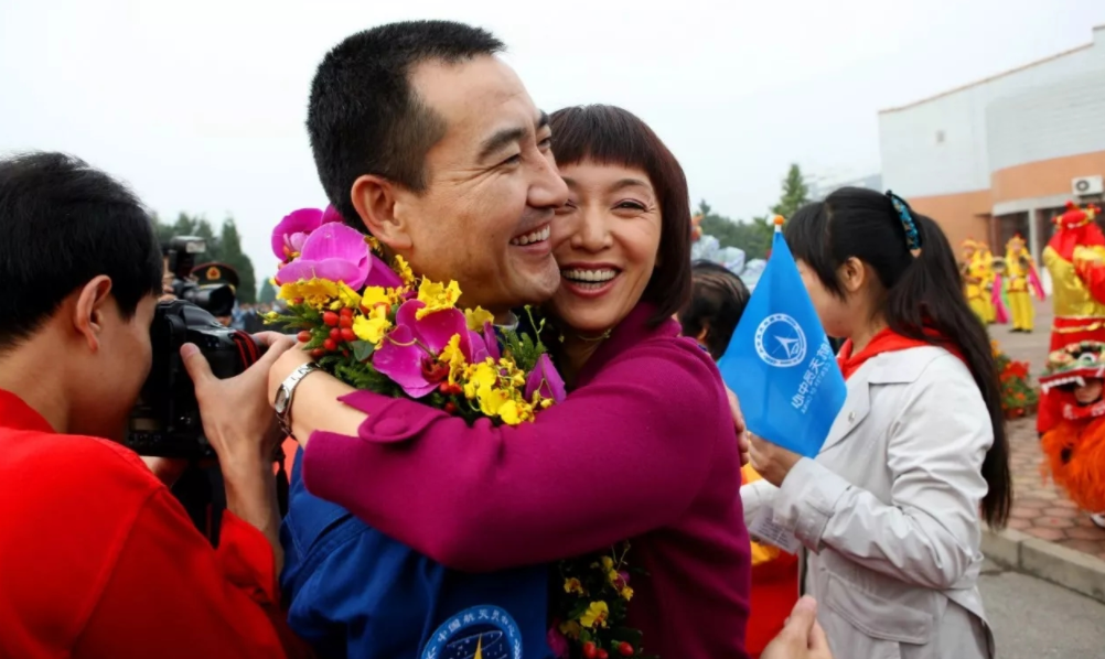 航天英雄杨利伟，刻苦训练十余载，有着哪些不为人知的辛酸往事？-航天员杨利伟多少岁了