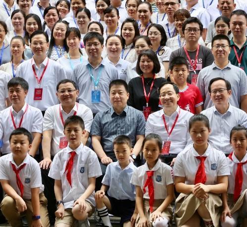 航天英雄杨利伟在华师授课：正研制新一代飞船，可搭载4至7人-杨利伟航天介绍