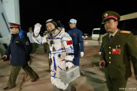 杨利伟降落地球后，为何再也没有重返宇宙？真相太残酷！-杨利伟真的从太空回来了吗