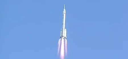 杨利伟太空中听到“敲门声”，13年后真相揭晓，幸亏他当时冷静-杨利伟在太空遇到敲门声多亏了他当时的机制