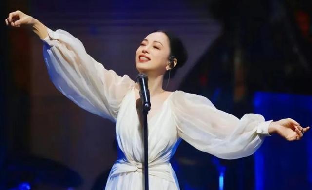 黄绮珊3婚3离情路坎坷，55岁无儿无女，如今终于活出了自我-黄绮珊早年经历