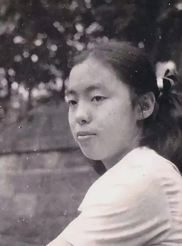 54岁黄绮珊暴瘦20多斤惊艳全网！当红时为爱隐退，9年前一夜翻红-黄绮珊现任丈夫