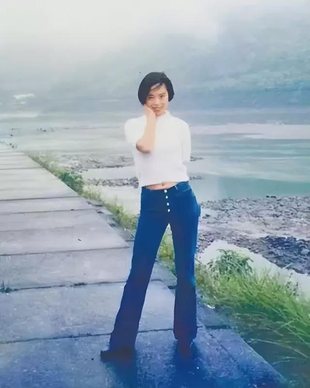 54岁黄绮珊暴瘦20多斤惊艳全网！当红时为爱隐退，9年前一夜翻红-黄绮珊现任丈夫