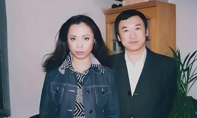 54岁黄绮珊暴瘦20多斤惊艳全网！当红时为爱隐退，9年前一夜翻红-黄绮珊现任丈夫