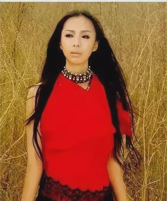 54岁黄绮珊暴瘦20多斤惊艳全网！当红时为爱隐退，9年前一夜翻红-黄绮珊现任丈夫