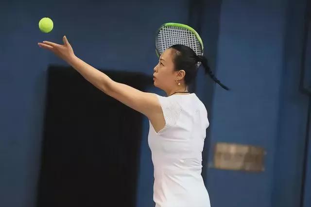 54岁黄绮珊暴瘦20多斤惊艳全网！当红时为爱隐退，9年前一夜翻红-黄绮珊现任丈夫