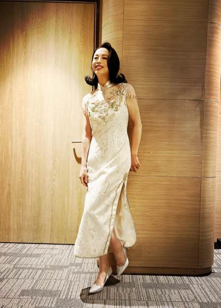 54岁黄绮珊变瘦堪比整容！龅牙没了脸小一圈，穿薄纱裙身姿似超模-黄绮珊多少岁了