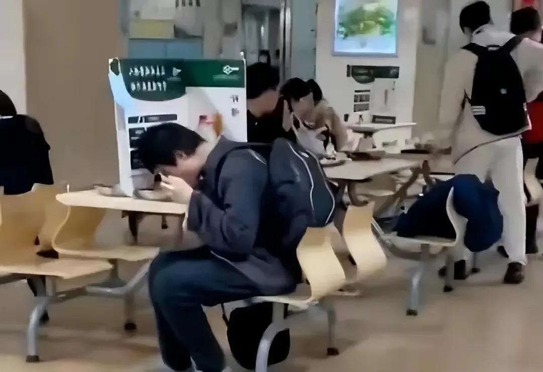 北大天才韦东奕近况令人唏嘘，网友感叹离了数学他真的啥也不行-北大韦东奕厉害吗