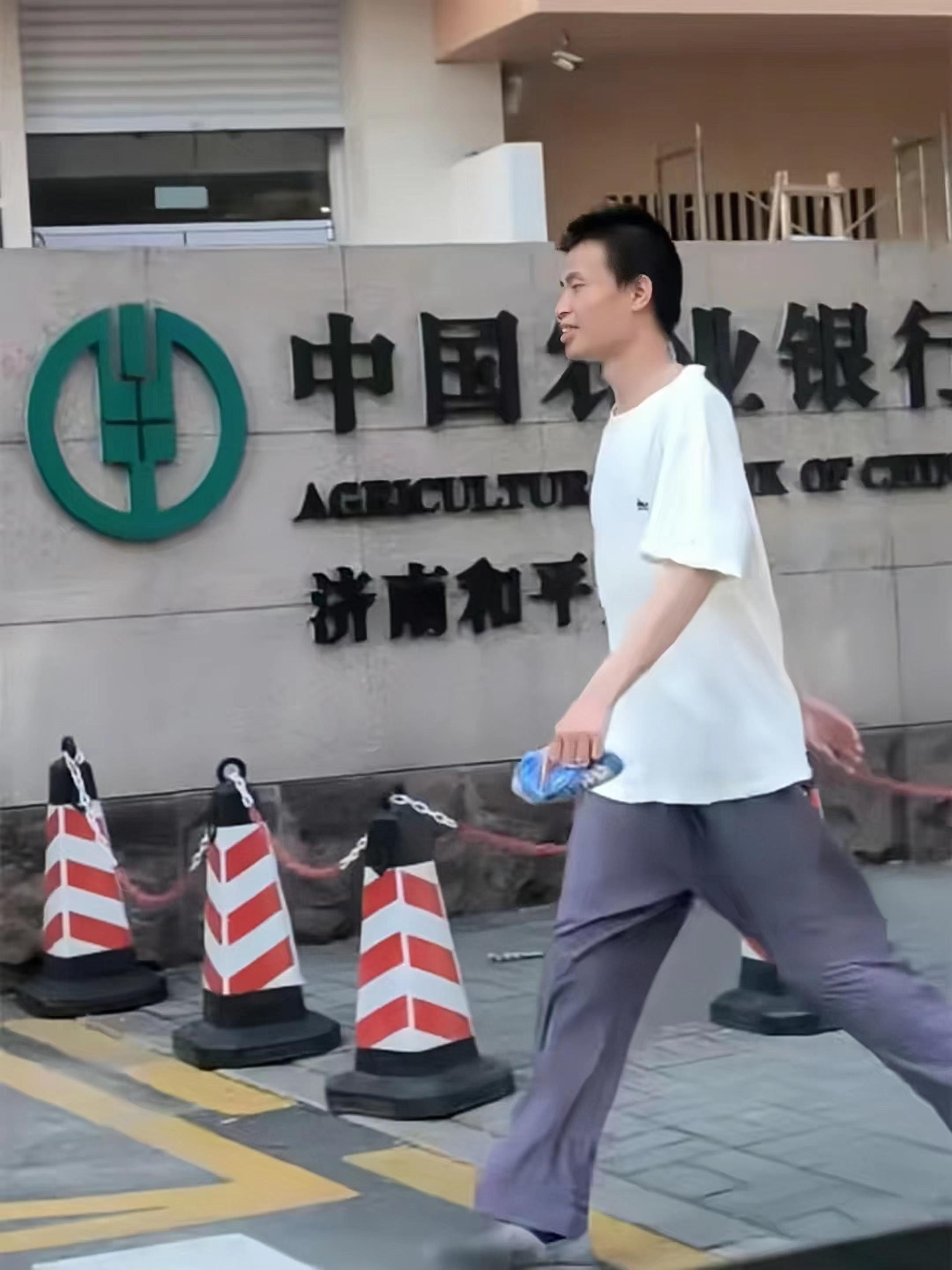 北大韦东奕回山东，陪母亲过端午节，网友猜测会被催婚-北大韦东奕有多厉害