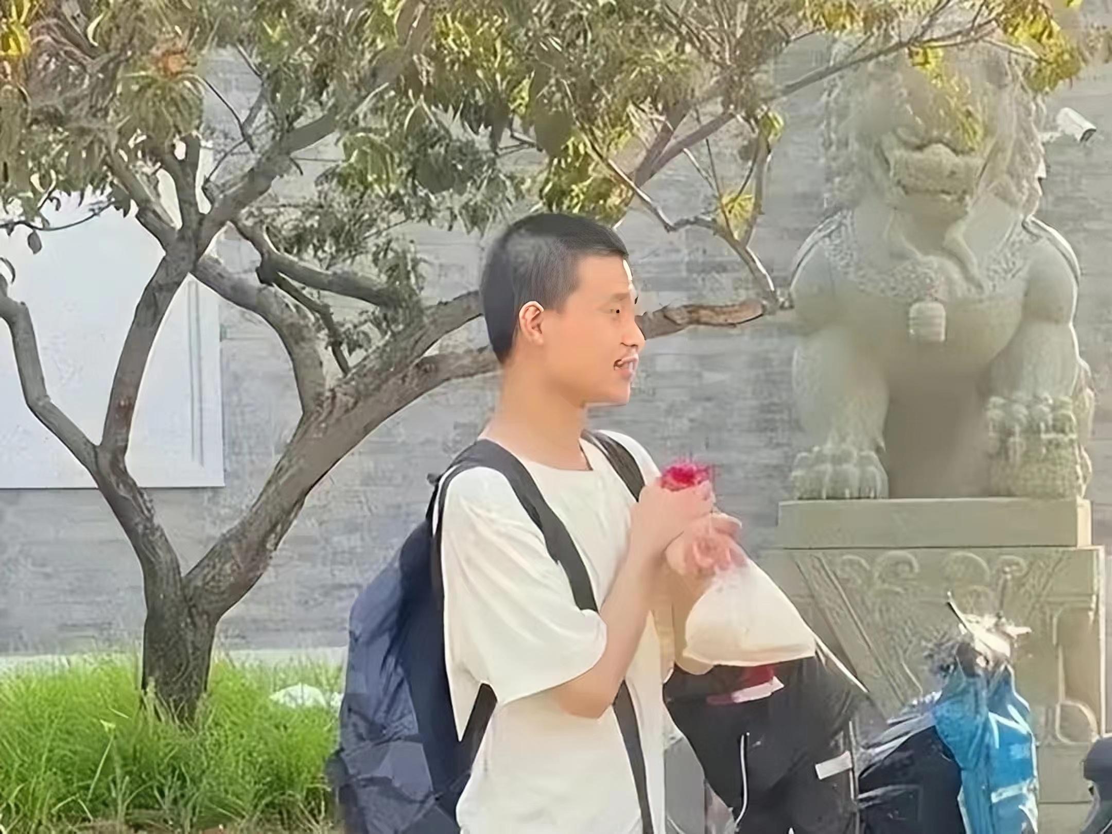 北大韦东奕回山东，陪母亲过端午节，网友猜测会被催婚-北大韦东奕有多厉害