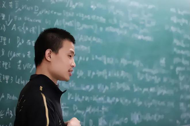 韦东奕“个人简历”流出，虽只有“4行”，但每个字都重千斤-韦东奕个人资料出生日期