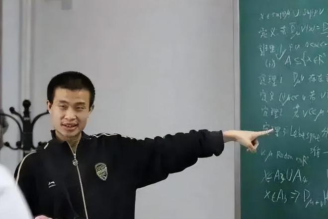 韦东奕“个人简历”流出，虽只有“4行”，但每个字都重千斤-韦东奕个人资料出生日期