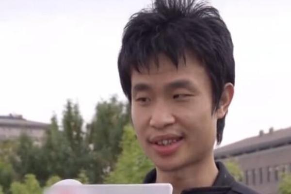 北大数学天才教师：韦东奕-北大数学天才韦东奕采访视频播放