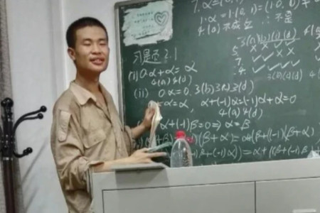 学生退课所剩无几，北大“韦神”坦然回应，评论区却吵翻了-北大韦神采访视频原版观后感