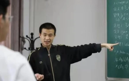 北大“韦神”近况曝光，学生退课所剩无几，网友：他不适合当老师-韦神17分钟做完2022年高考卷