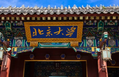 清华副教授火了，实力和韦神不相上下，颜值和履历更让人眼前一亮-清华副教授什么级别