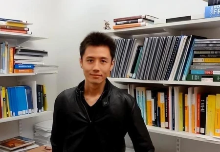 清华副教授火了，实力和韦神不相上下，颜值和履历更让人眼前一亮-清华副教授什么级别