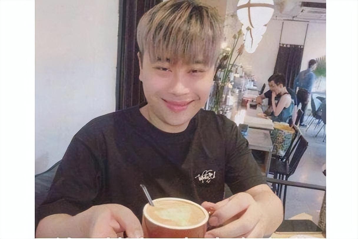 时隔五年PDD、卢本伟再合体！粉丝落泪：可惜那个男人再也回不来