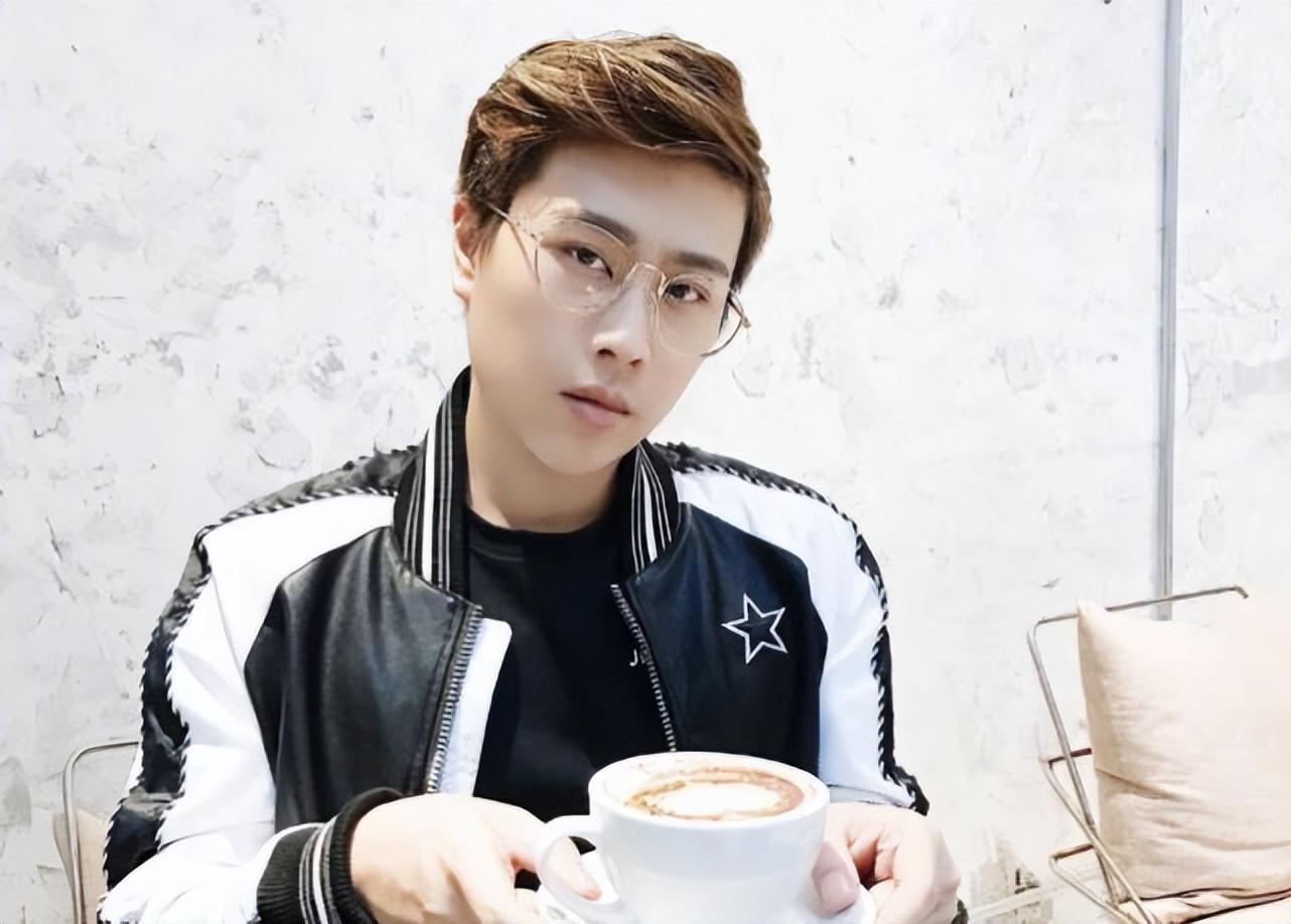 卢本伟确定复出时间，目前有两个平台可直播，正在等一个时机-卢本伟复出了