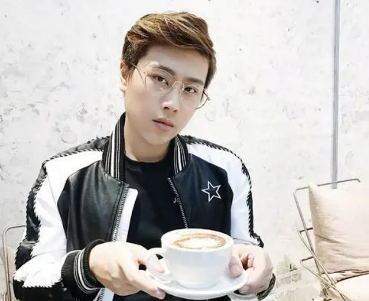 卢本伟解封仍未复出！内行人道出真相，现在没他生长的“土壤”了-卢本伟解封首秀