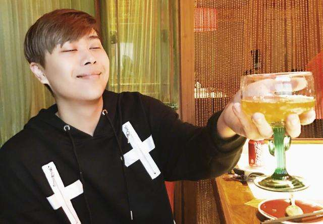 卢本伟并网友评为最喜欢游戏主播，江湖一直有他的传说-卢本伟是什么游戏主播