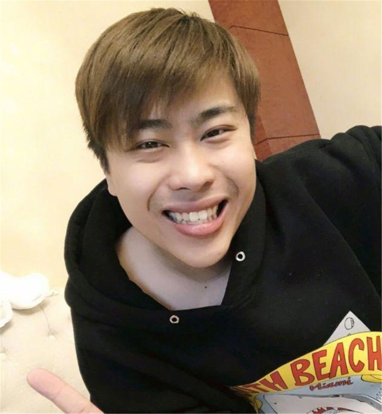 PDD直播邀请卢本伟复出，聊天记录曝光，他真的回不来-pdd透露卢本伟