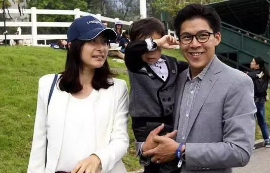 结婚9年，霍启刚朋友圈首次曝光：原来，他最爱的，不是郭晶晶.....-霍启刚宣布恋情