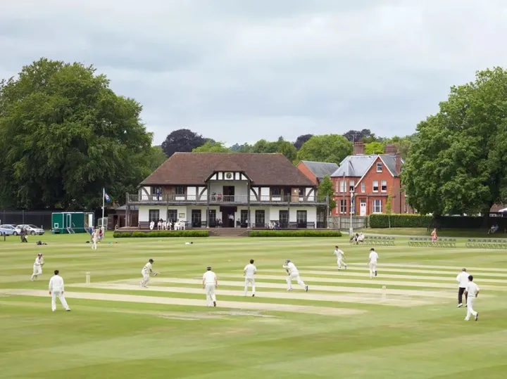 霍启刚从Winchester College升入牛津大学，名门望族如何选择英国私校？-霍启刚做什么工作