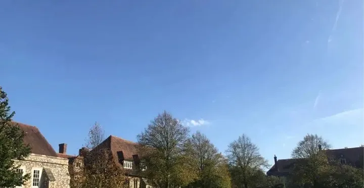 霍启刚从Winchester College升入牛津大学，名门望族如何选择英国私校？-霍启刚做什么工作