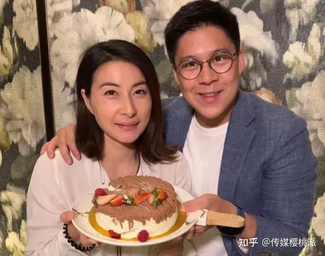 霍启刚庆祝郭晶晶40岁，自嘲“老夫少妻”，结婚9年成豪门童话-霍启刚和郭晶晶感情真的好吗?