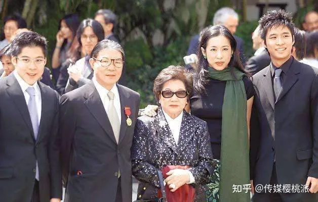 霍启刚庆祝郭晶晶40岁，自嘲“老夫少妻”，结婚9年成豪门童话-霍启刚和郭晶晶感情真的好吗?