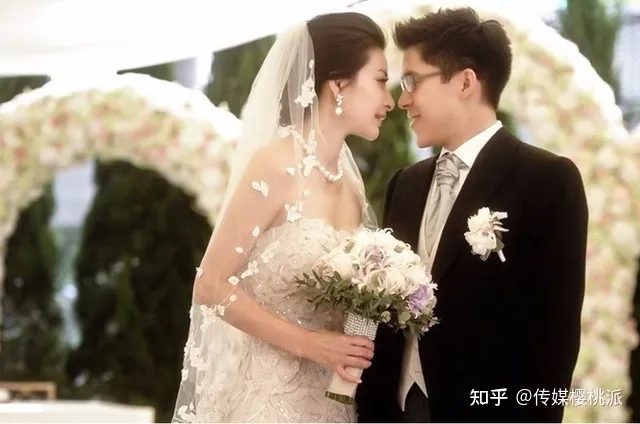 霍启刚庆祝郭晶晶40岁，自嘲“老夫少妻”，结婚9年成豪门童话-霍启刚和郭晶晶感情真的好吗?