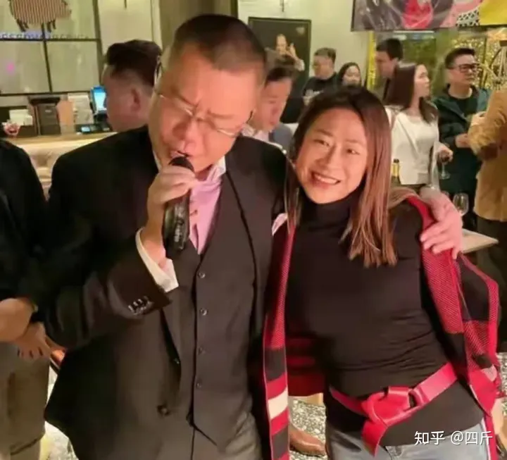 霍启刚发文道歉，参加上百人名流聚会，席间两人确诊众人都需隔离-霍启刚近期视频