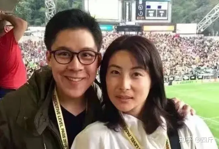 霍启刚发文道歉，参加上百人名流聚会，席间两人确诊众人都需隔离-霍启刚近期视频