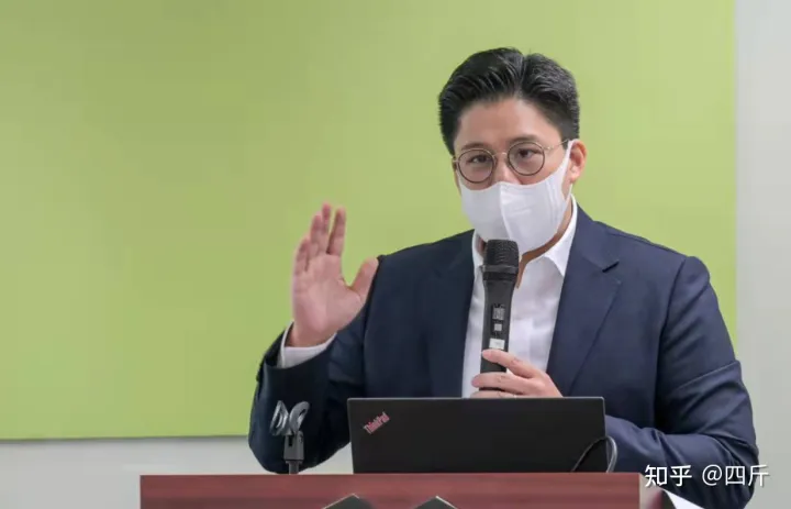 霍启刚发文道歉，参加上百人名流聚会，席间两人确诊众人都需隔离-霍启刚近期视频