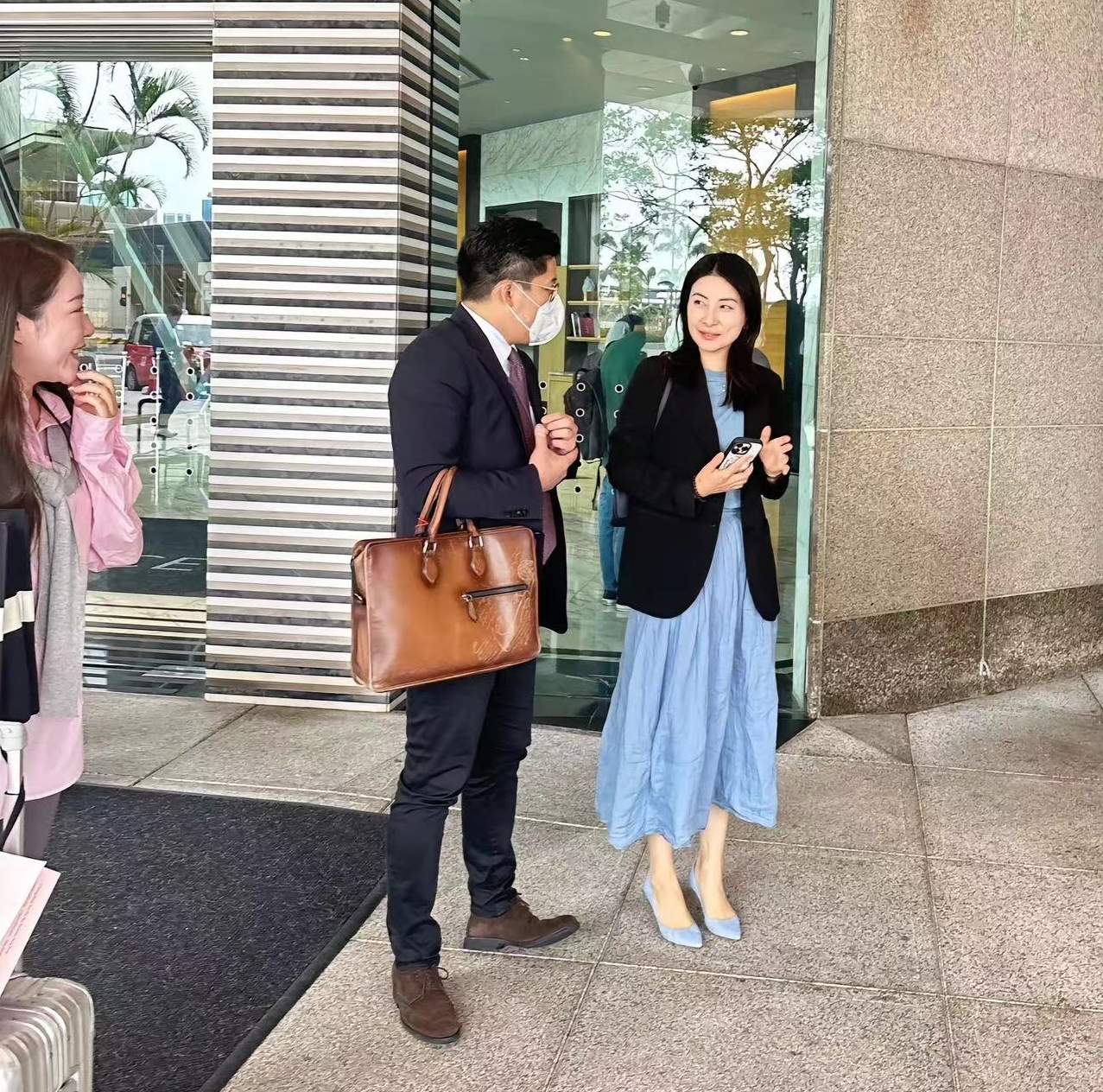 官宣升职，郭晶晶罕见发文分享！霍启刚现身日本陪老婆逛街-郭晶晶和霍启刚参加的真人秀节目叫什么名字