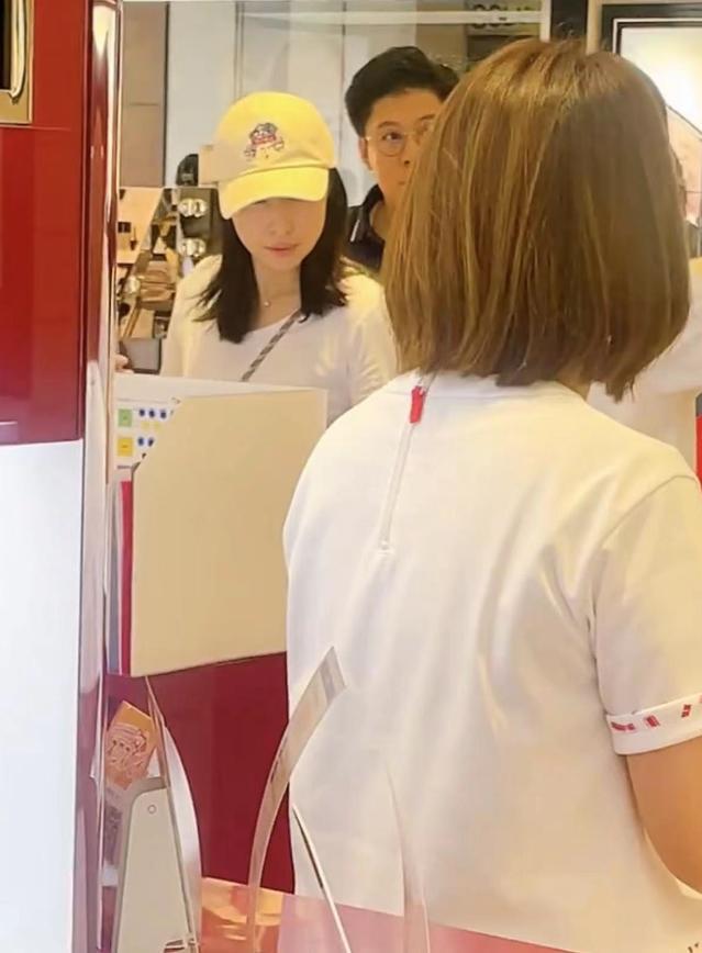 官宣升职，郭晶晶罕见发文分享！霍启刚现身日本陪老婆逛街-郭晶晶和霍启刚参加的真人秀节目叫什么名字