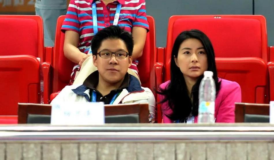 官宣升职，郭晶晶罕见发文分享！霍启刚现身日本陪老婆逛街-郭晶晶和霍启刚参加的真人秀节目叫什么名字