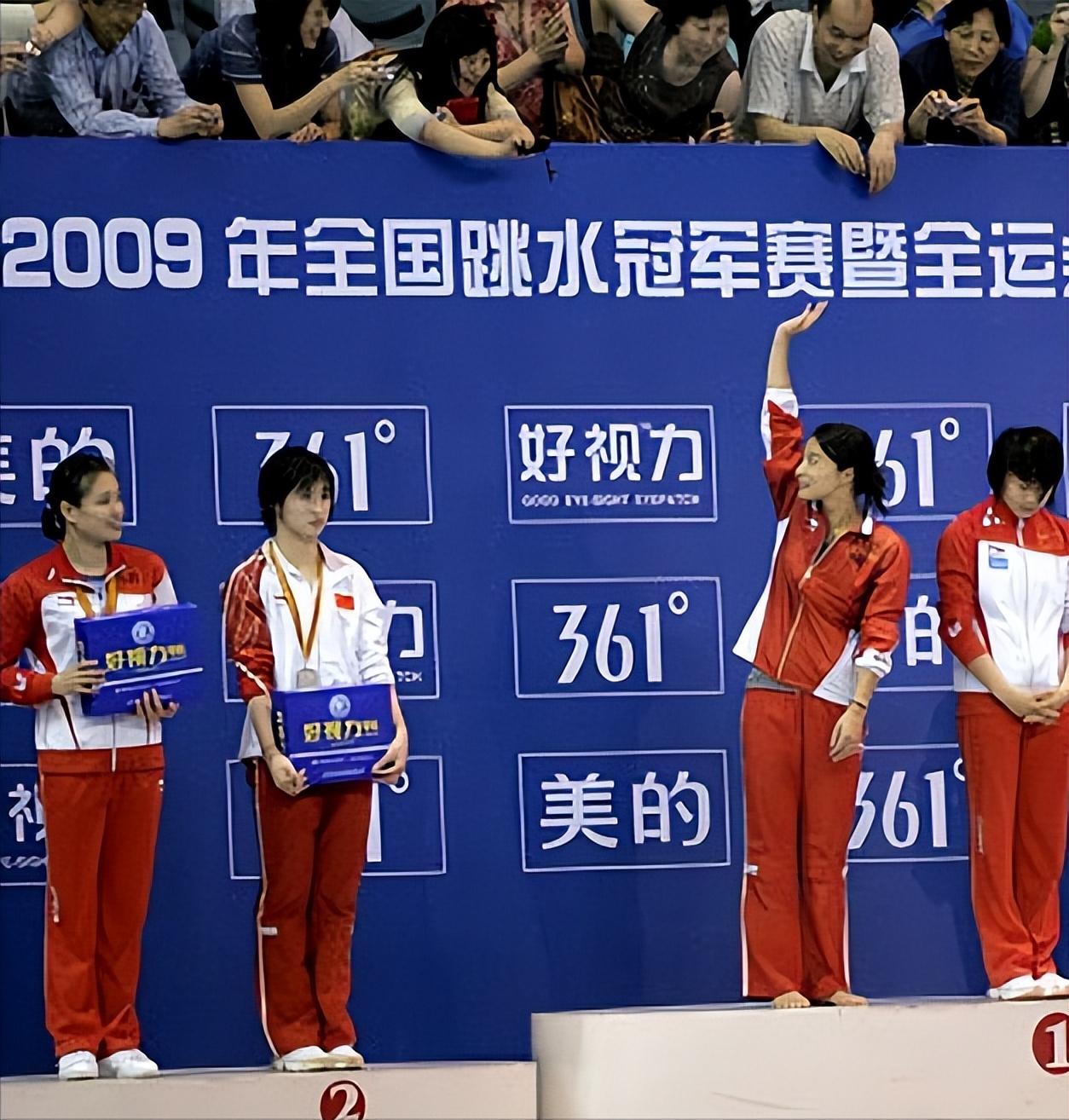 郭晶晶遭日媒公开批评，本人和霍启刚淡定逛街，却被扒不是第一次-郭晶晶何时答应霍启刚求婚