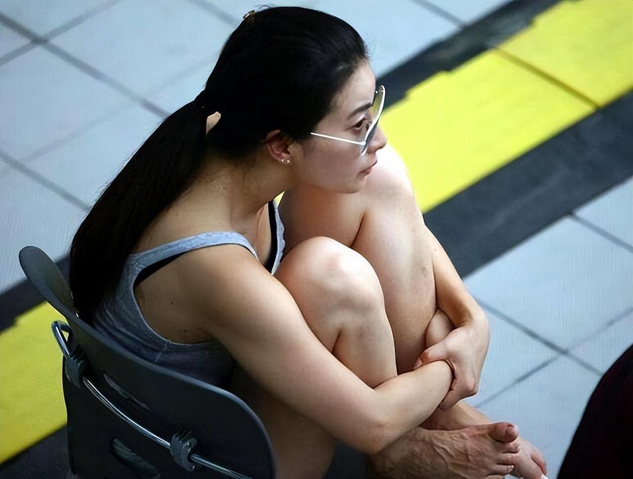 郭晶晶遭日媒公开批评，本人和霍启刚淡定逛街，却被扒不是第一次-郭晶晶何时答应霍启刚求婚