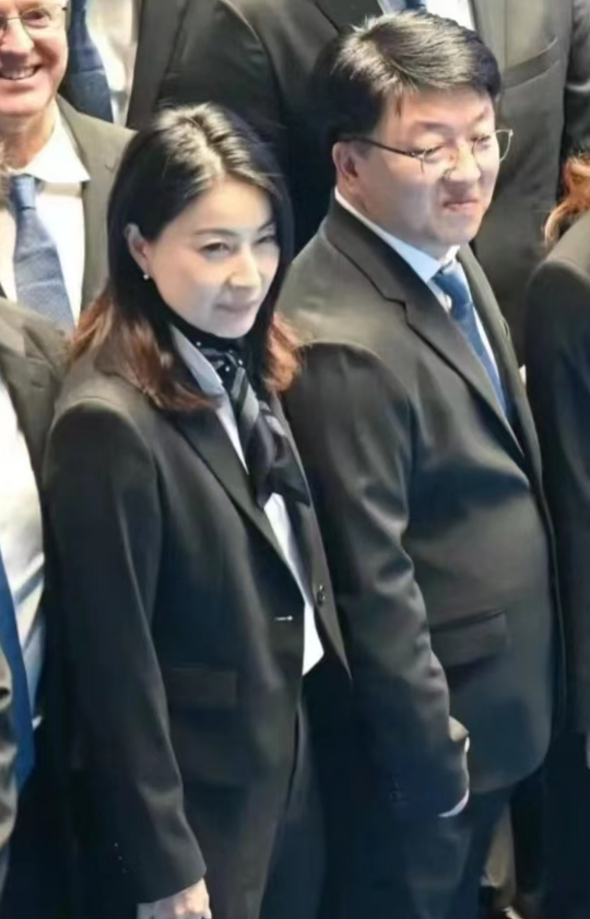 郭晶晶被日媒公开批评，本人和霍启刚淡定逛街，却被扒不是第一次-郭晶晶老公霍启刚生平简介