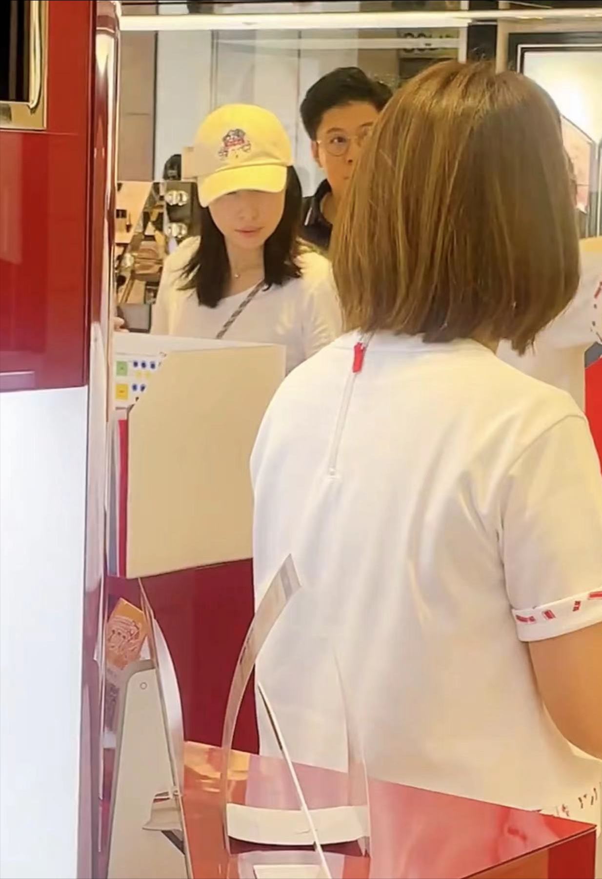 郭晶晶被日媒公开批评，本人和霍启刚淡定逛街，却被扒不是第一次-郭晶晶老公霍启刚生平简介