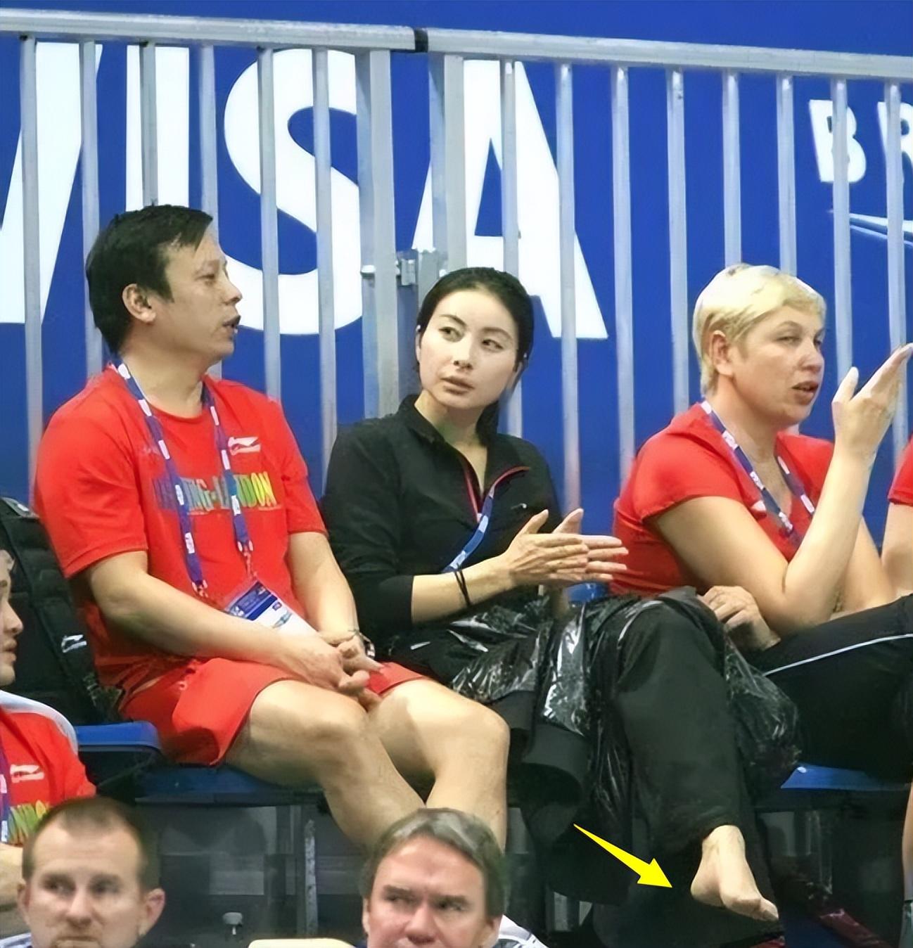 郭晶晶被日媒公开批评，本人和霍启刚淡定逛街，却被扒不是第一次-郭晶晶老公霍启刚生平简介