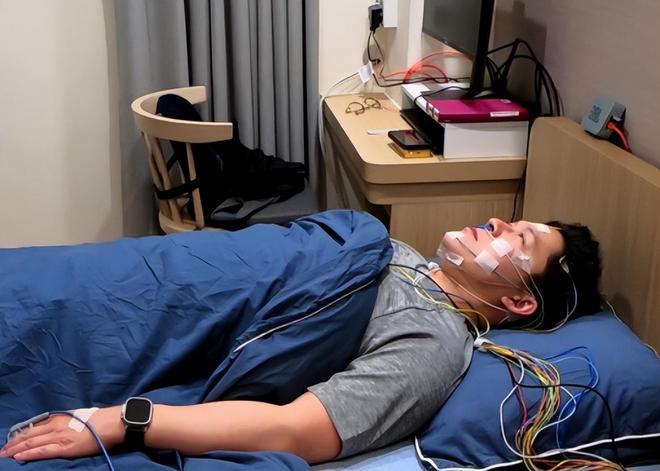 43岁霍启刚被诊断出疾病，医生建议他尽快治疗，严重或危及生命-霍启刚几岁