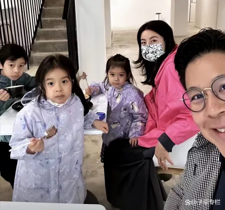 霍启刚44岁庆生照曝光，房间一片混乱，终于明白郭晶晶为何要搬家-霍启刚老婆郭晶晶 两人婚前复杂情史介绍