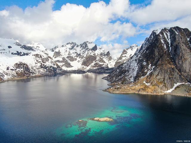 贾平凹：50岁以后，不管多穷，都要守住家门，别让这几件祸事进门！【HX】C 自在独行 贾平凹的独行世界 执笔40年高水准散文精粹精选【HX】C 自在独行 贾平凹的独行世界 执笔40年高水准散文精粹¥39打开百度APP立即扫码购买-贾平凹五十岁时人生干不了几件事赏评