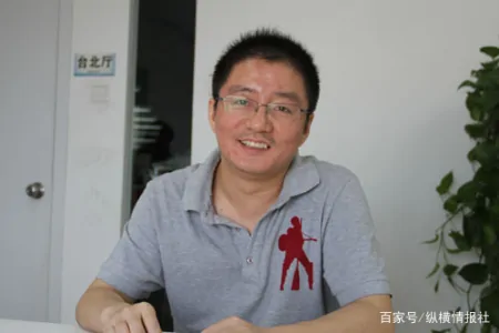 又一位千亿富豪出现，每天进账3亿，娶了一个美丽的北大学霸为妻-北大毕业的企业家